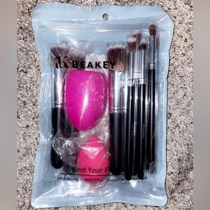 beakey beauty brush set!